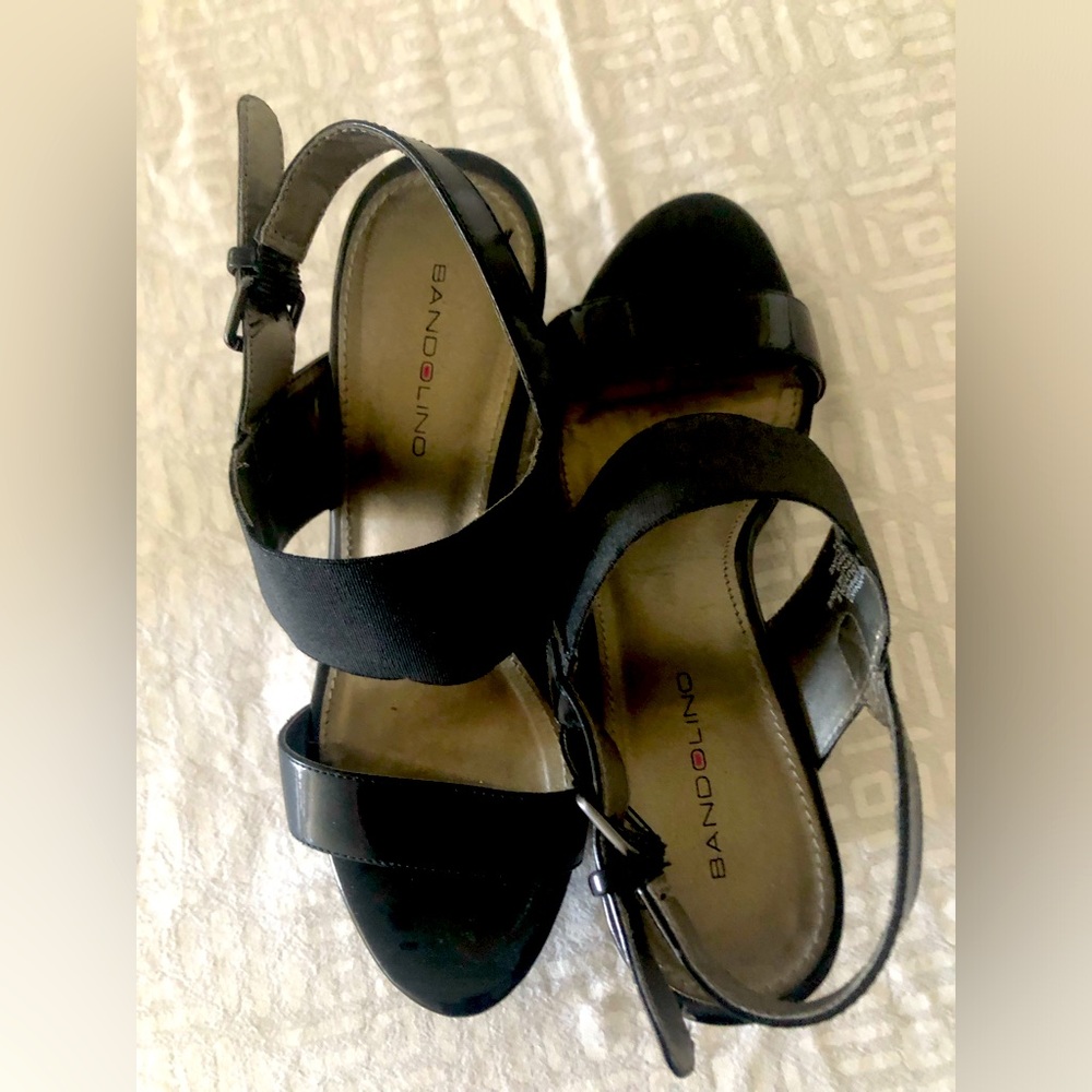 bandolino, size 7 wedge shoe